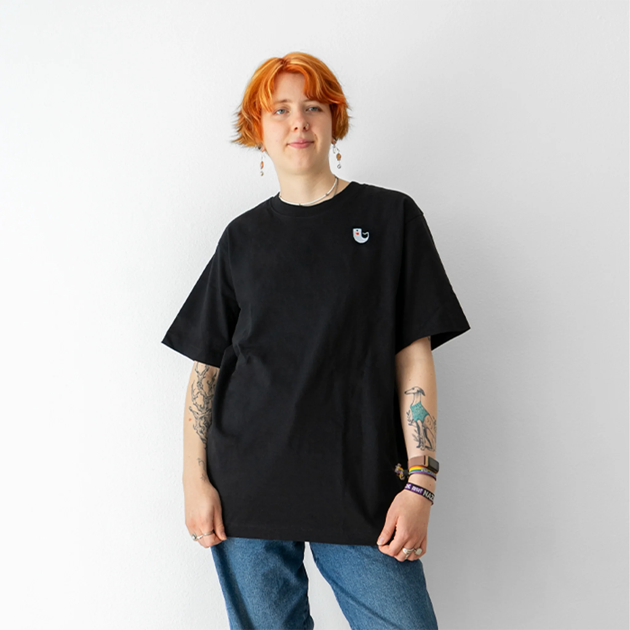 Schwarzes Oversize Shirt mit Unvind Koi Logo