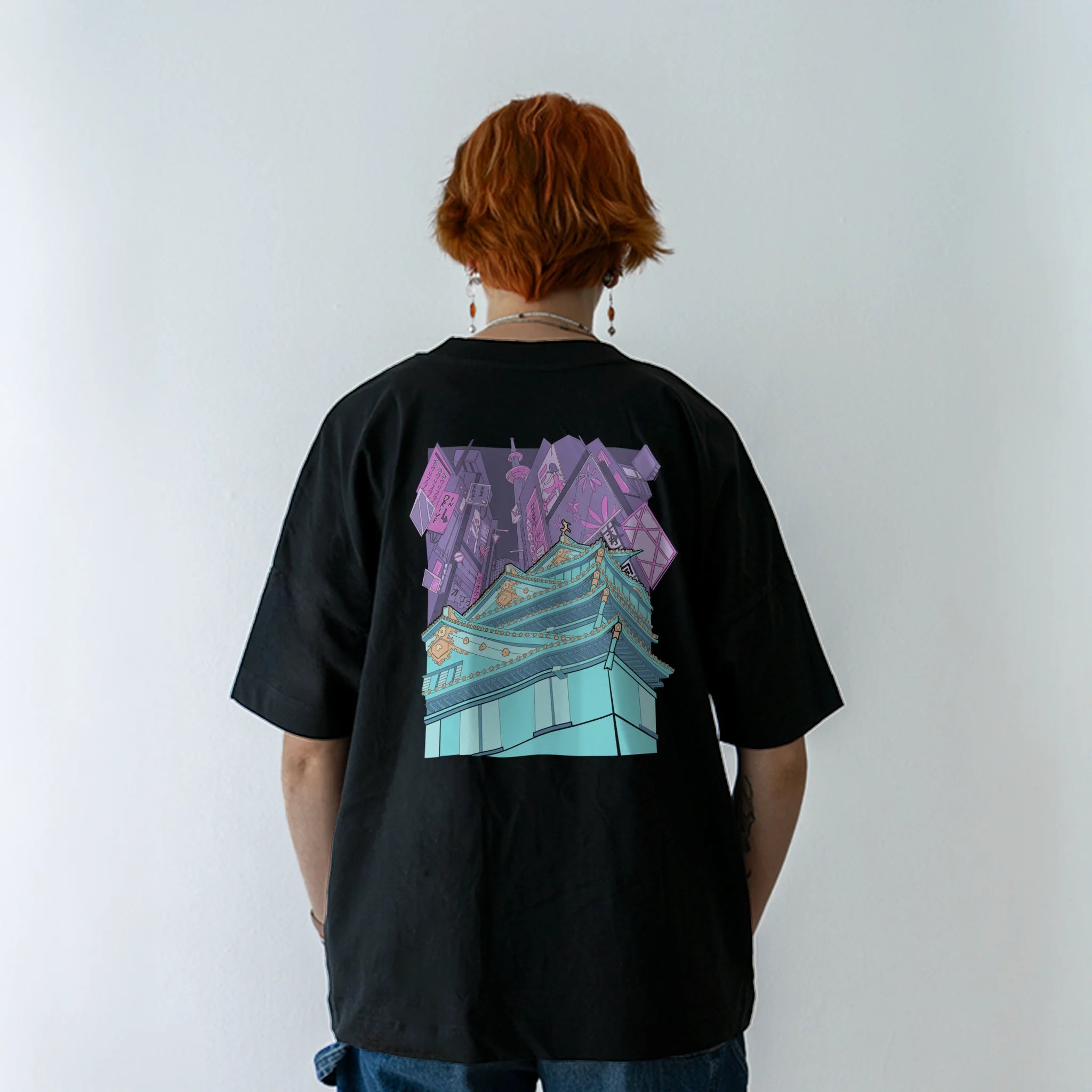 Schwarzes Unvind Oversize Shirt mit Tokio Osaka Schloss Rueckseite