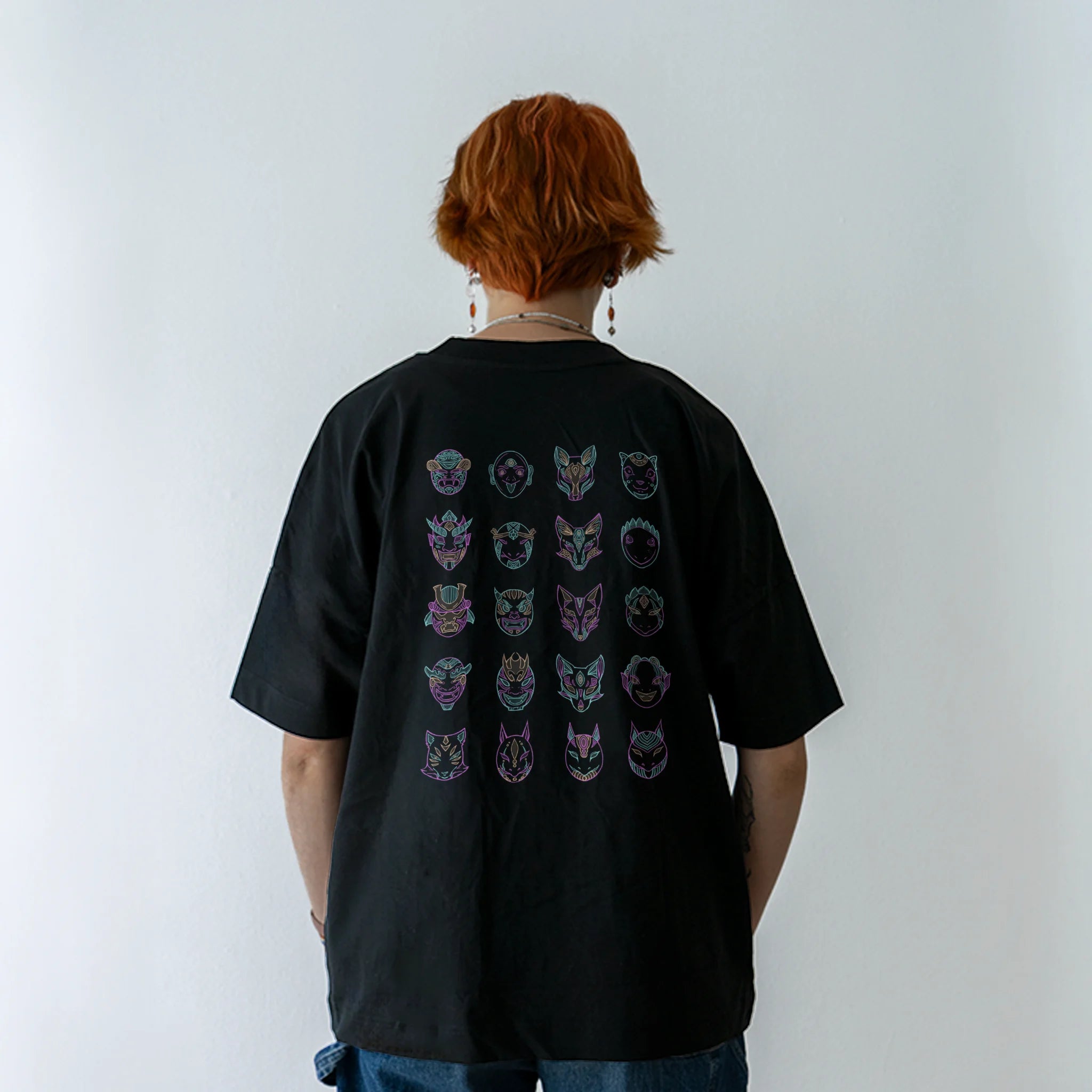 Schwarzes Unvind Oversize Shirt mit japanischen Yokai Masken Rueckseite